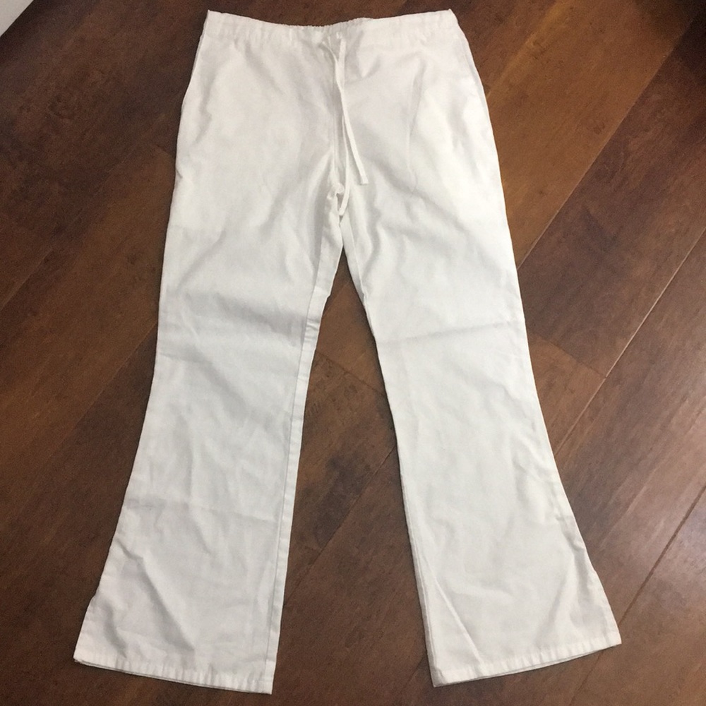 Cherokee White scrub pants with elastic waistband and pockets, size XXS